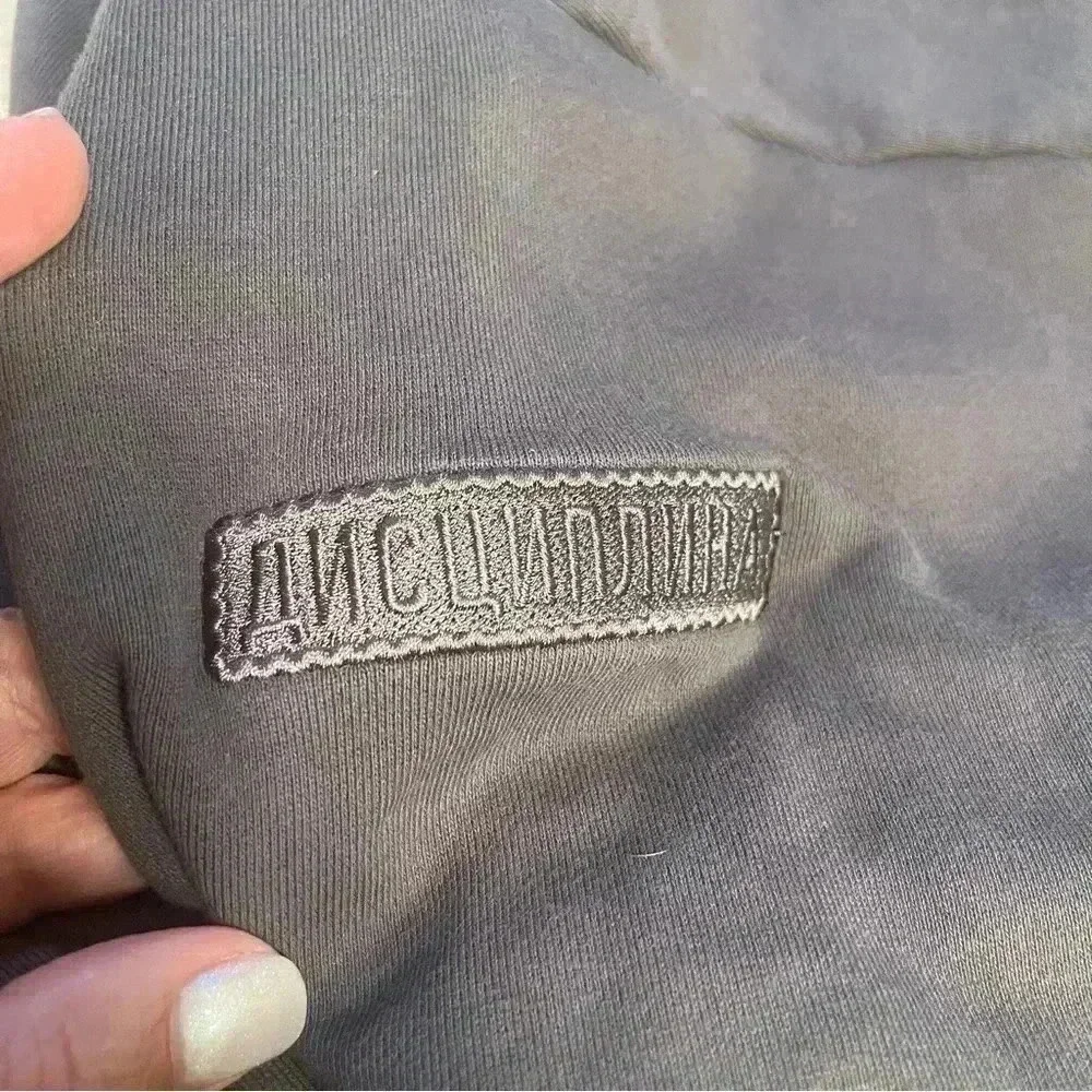 NIKE  Womens Dk Gray crew sweatshirt gold logo embellished top stitch patch Sz M